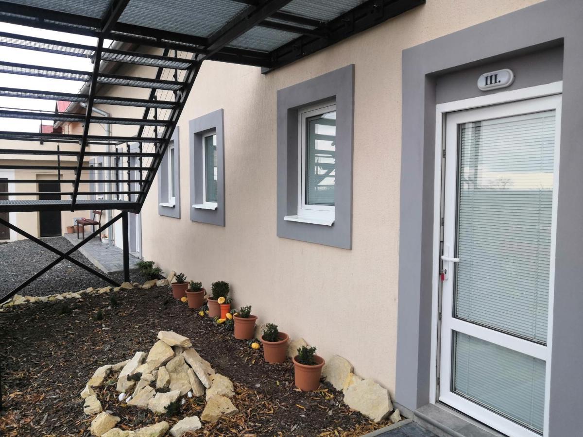 Vehlovice Apartments Mělník Екстериор снимка