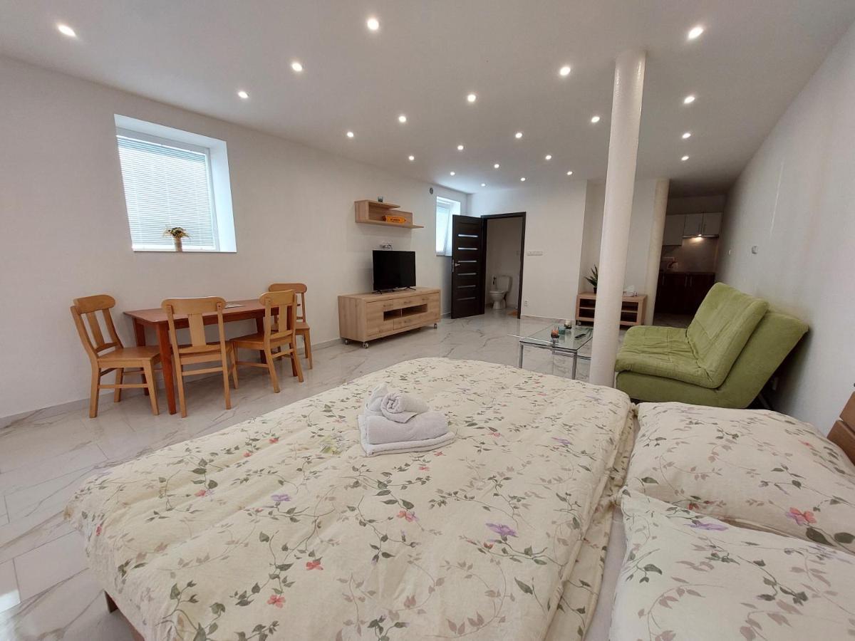 Vehlovice Apartments Mělník Екстериор снимка